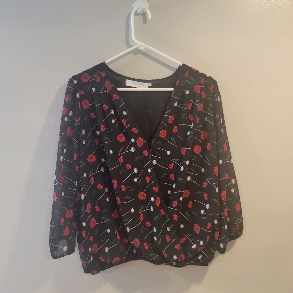 Astr The Label Black and Red Floral Blouse Top Long Sleeves Size Medium